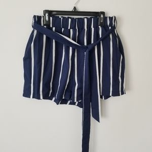 striped shorts with belt and pockets